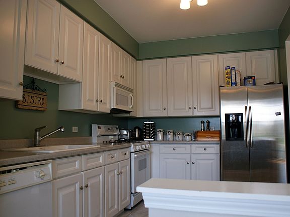 Fully applianced kitchen