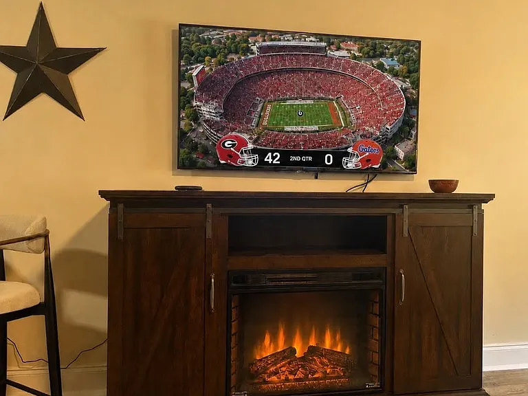 Large screen color tv (cable and Internet provided). Soothing electric fireplace that provides warm heat with remote control.