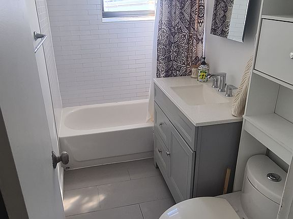 4th image of 7 Laidlaw Ave APT 44