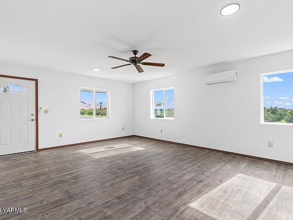 4th image of 401 Pear Dr