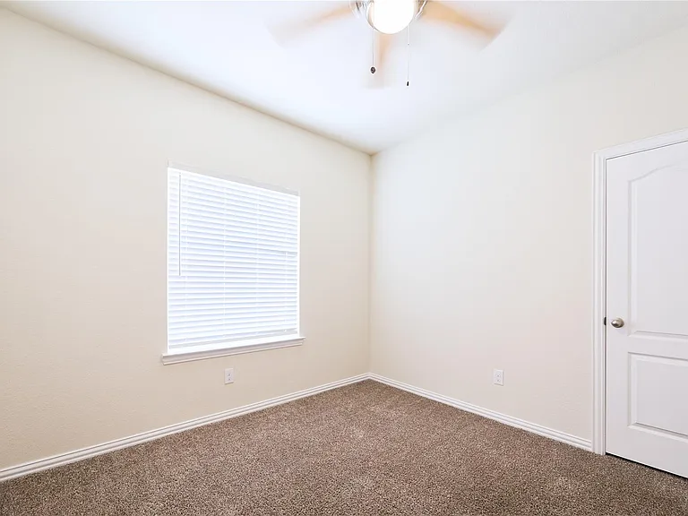 604 Linnwood Dr W — Photo 35