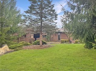 6352 Rockledge Dr, Brecksville, OH 44141