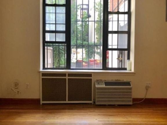 2nd image of 36 W 90th St #B1