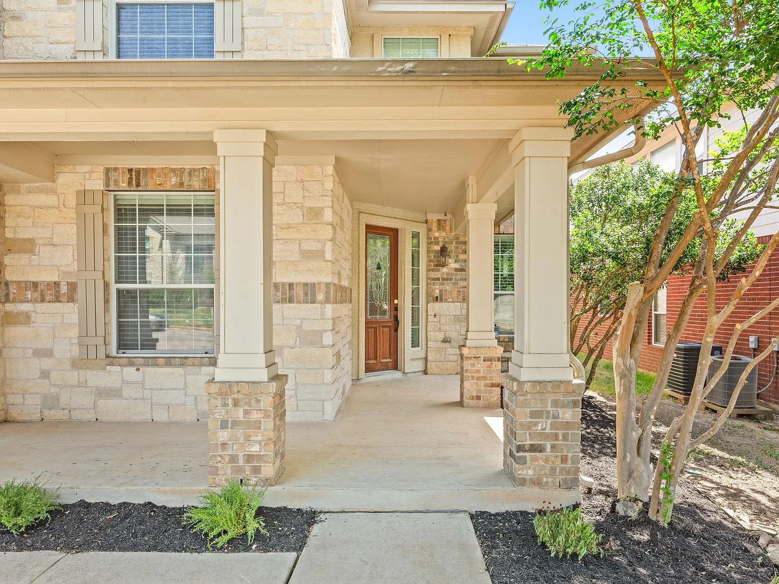 4 bed, 3.5 bath, 3353 sqft, $2,995 — Photo 2