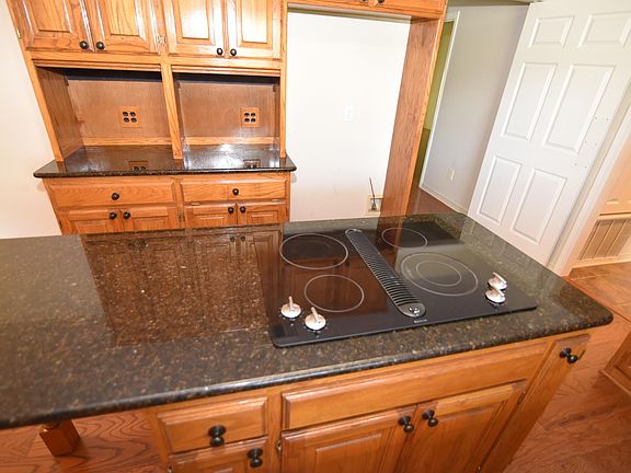 Island and Additional Cabinets