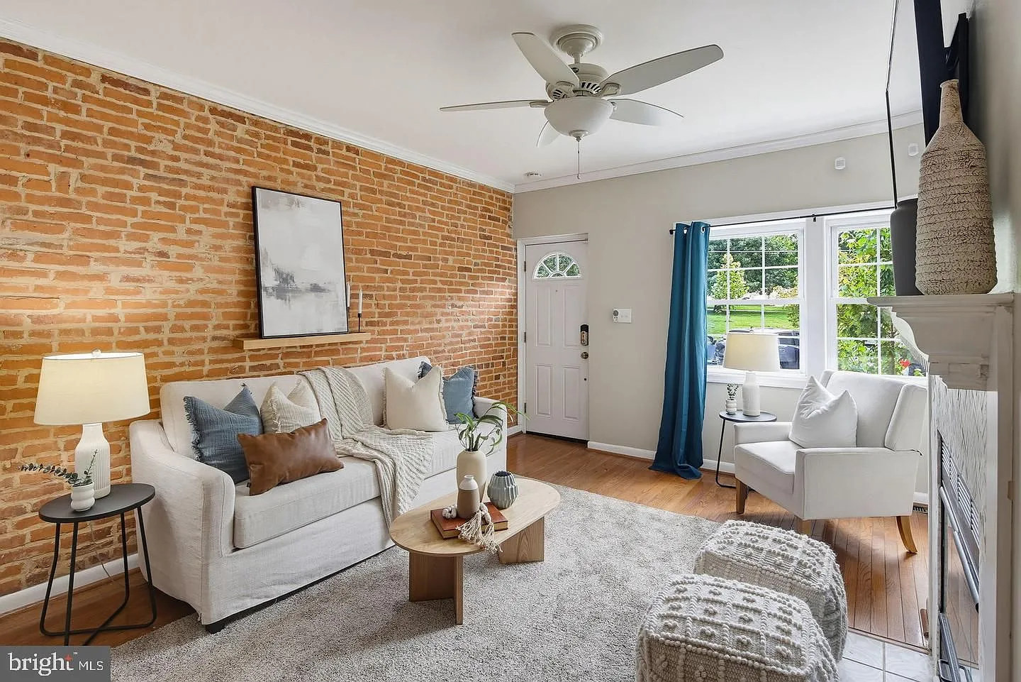 2 bed, 2.0 bath, 1247 sqft, $2,450 — Photo 3