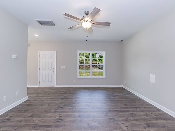 5th image of 208 S Leslie St