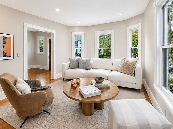 2nd image of 13 Weir St