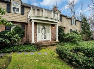 201 Melbourne Rd, Great Neck, NY 11021