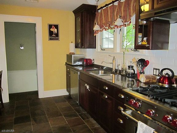 3rd image of 206 Gregory Ave
