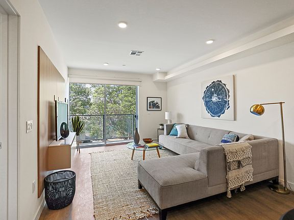 3rd image of 5550 W Pico Blvd #408