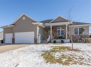 436 Wildflower Dr, Fairfax, IA 52228