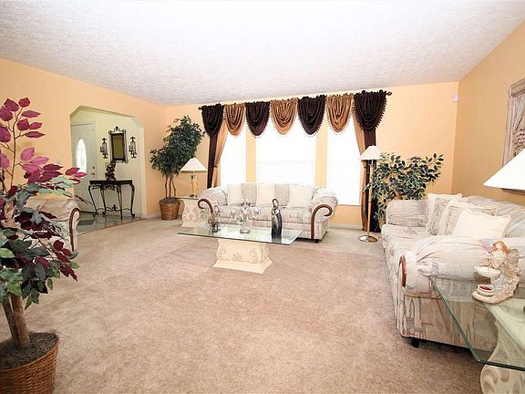 4th image of 924 Chancellor Ct