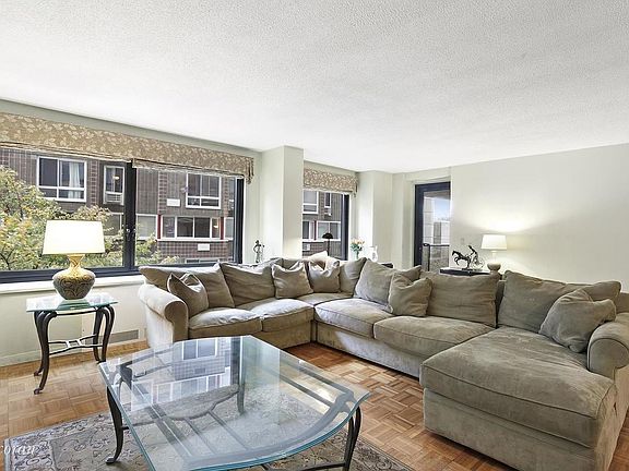 2nd image of 531 Main St APT 318