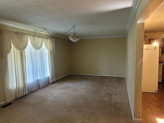 2nd image of 3205 Blackberry St