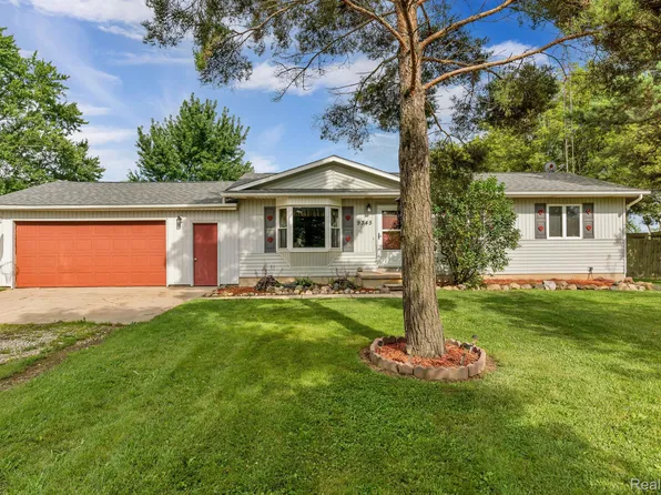 9345 Sheridan Rd, Gaines, MI 48436
