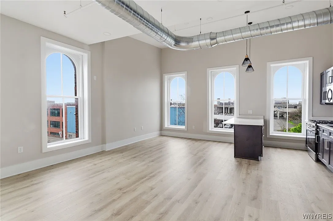 1 bed, 1.0 bath, 7025 sqft, $1,500 — Photo 3