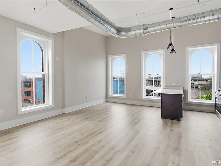 136 Seneca St — Photo 3