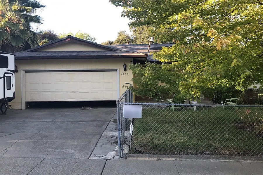 6039 Remington Ave photo 1