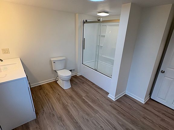 4th image of 316 W 21st St
