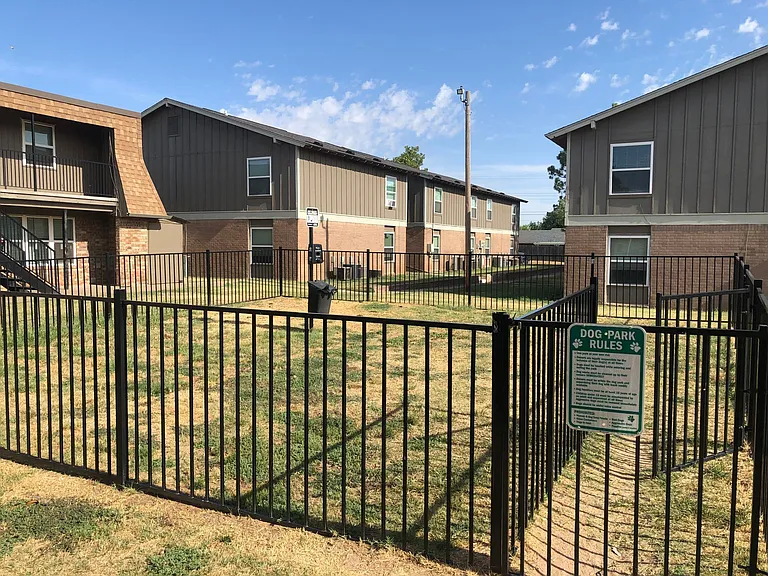 Yukon Heights Apartments — Photo 41