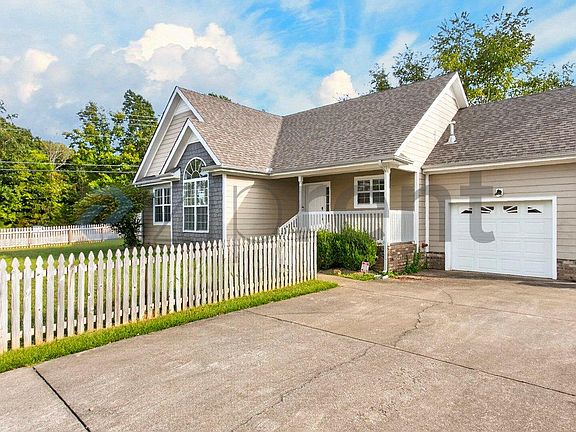 3rd image of 124 Saddlecreek Cir