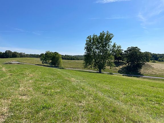 4th image of 665 Creekside Farms Dr