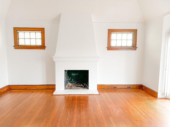 5th image of 1011 Portola Dr