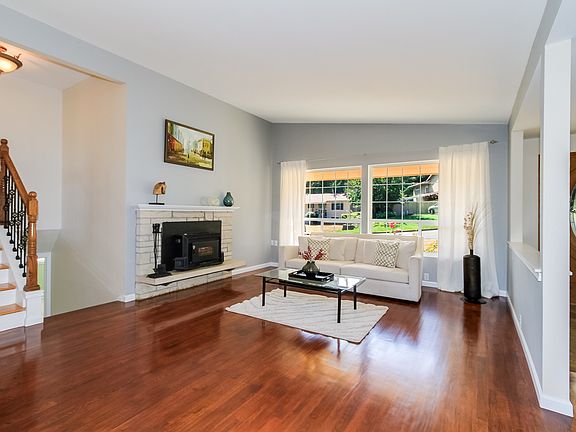 4th image of 12118 SE 60th Pl
