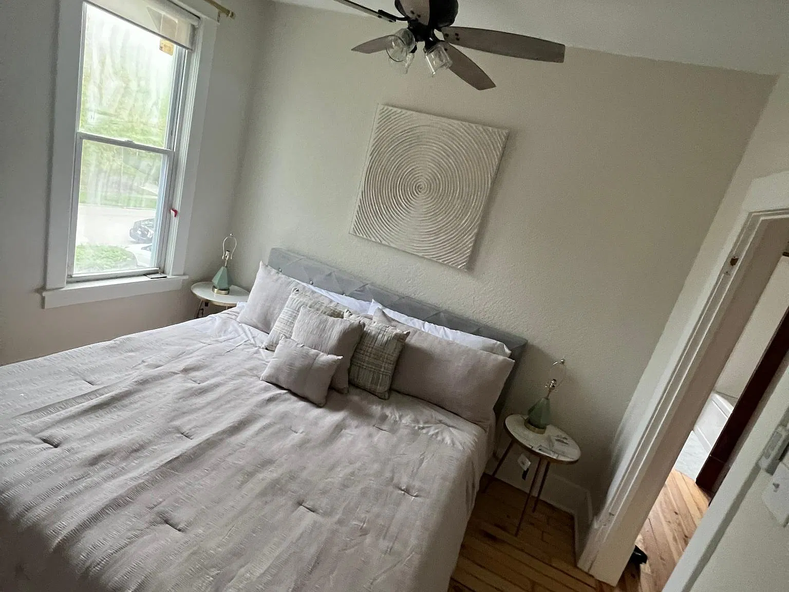 8 bed, 4450 sqft, $3,500 — Photo 2