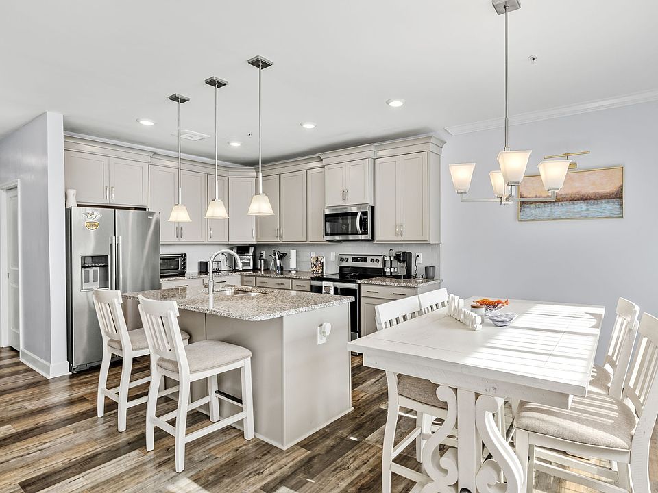 1st image of 1011 Vida Way APT 202