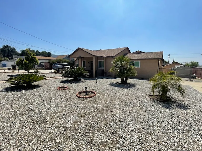 10539 Tinker Ave — Photo 2