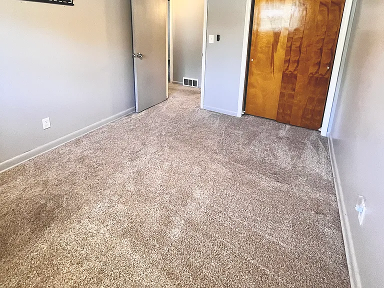 719 W Bundy Ave — Photo 11