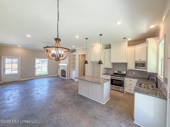 3rd image of 1001 Riverside Ln