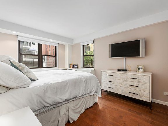 4th image of 320 E 54th St APT 3A