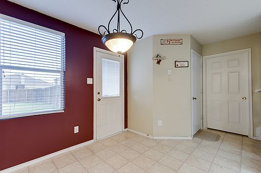 3rd image of 3038 Pineridge Dr