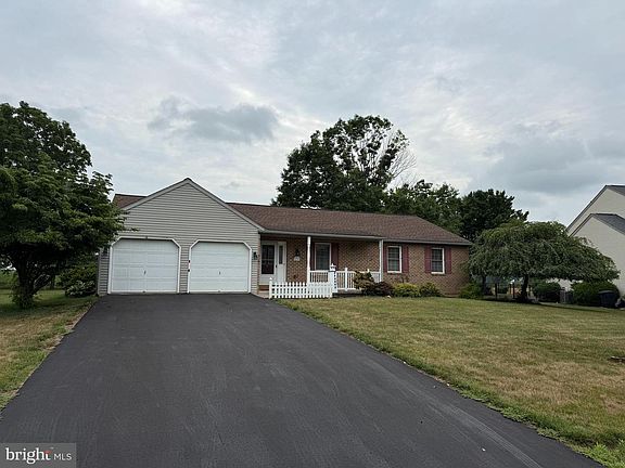 2nd image of 304 W Walnut Tree Dr