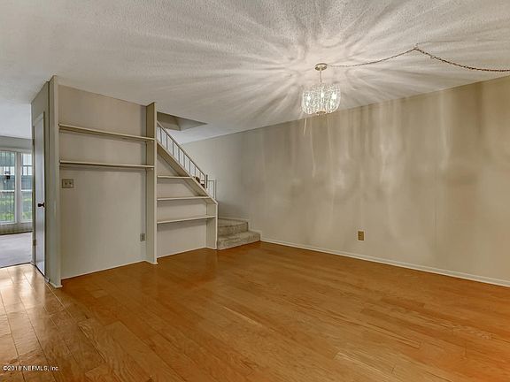 3rd image of 8215 Sutton Pl N