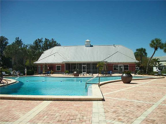 3rd image of 137 Pompano Dr SE