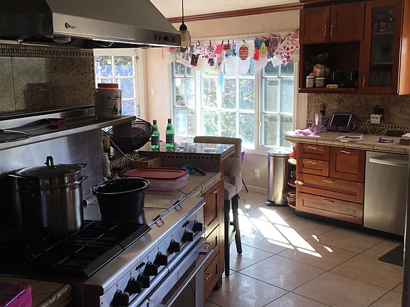 4th image of 25 Truman Dr