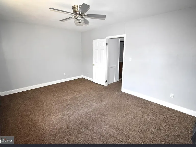 304 Garnet Dr — Photo 2