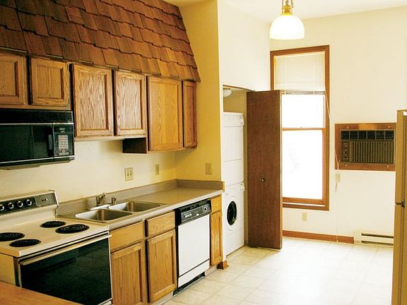 2nd image of 7-11 E Gilman St #10550374