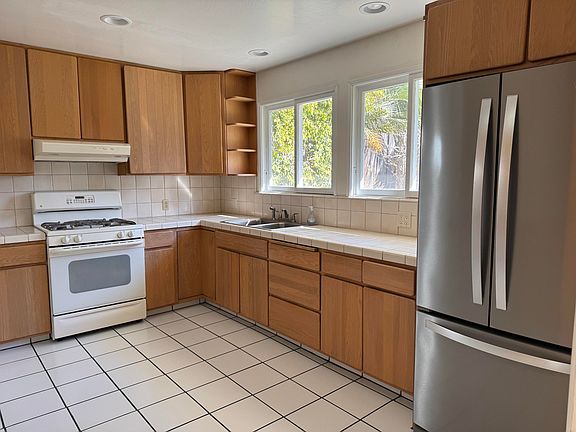 4th image of 726 Arbol Verde St