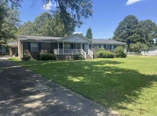 215 N Trade Ln, Cheraw, SC 29520