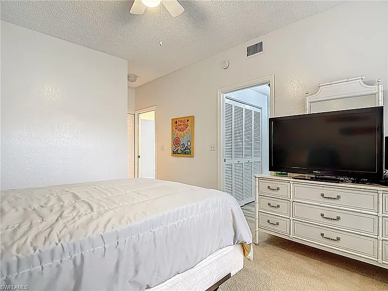 1044 Woodshire Ln #B102 — Photo 13