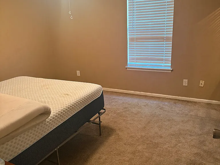538 Claremont Ct — Photo 10