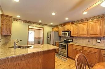 5th image of 3804 Clayton Dr