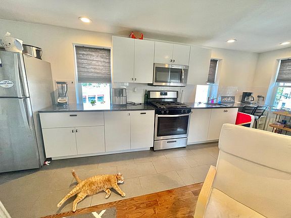 4th image of 3902 Lancaster Ave #3