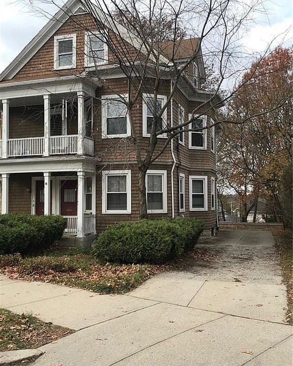 2nd image of 124 Wyndham Ave