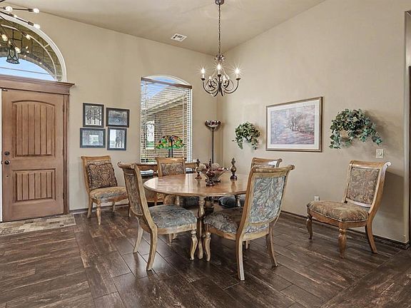 4th image of 301 Meadow Lark Ln